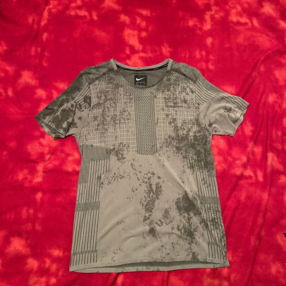 Nike Short Sleeve workout shirt L